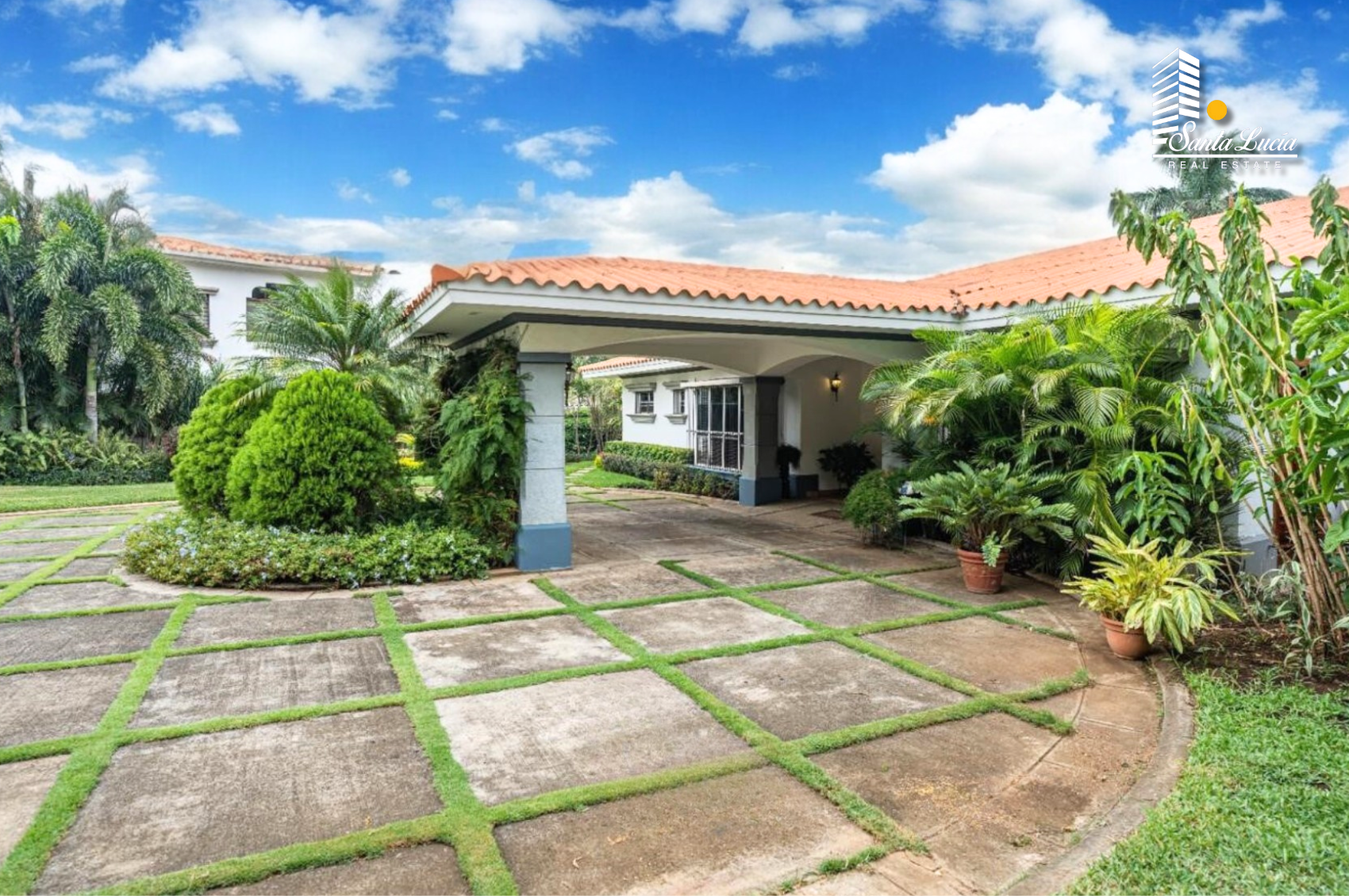 Fascinante Casa en Carretera Sur en Renta – LL